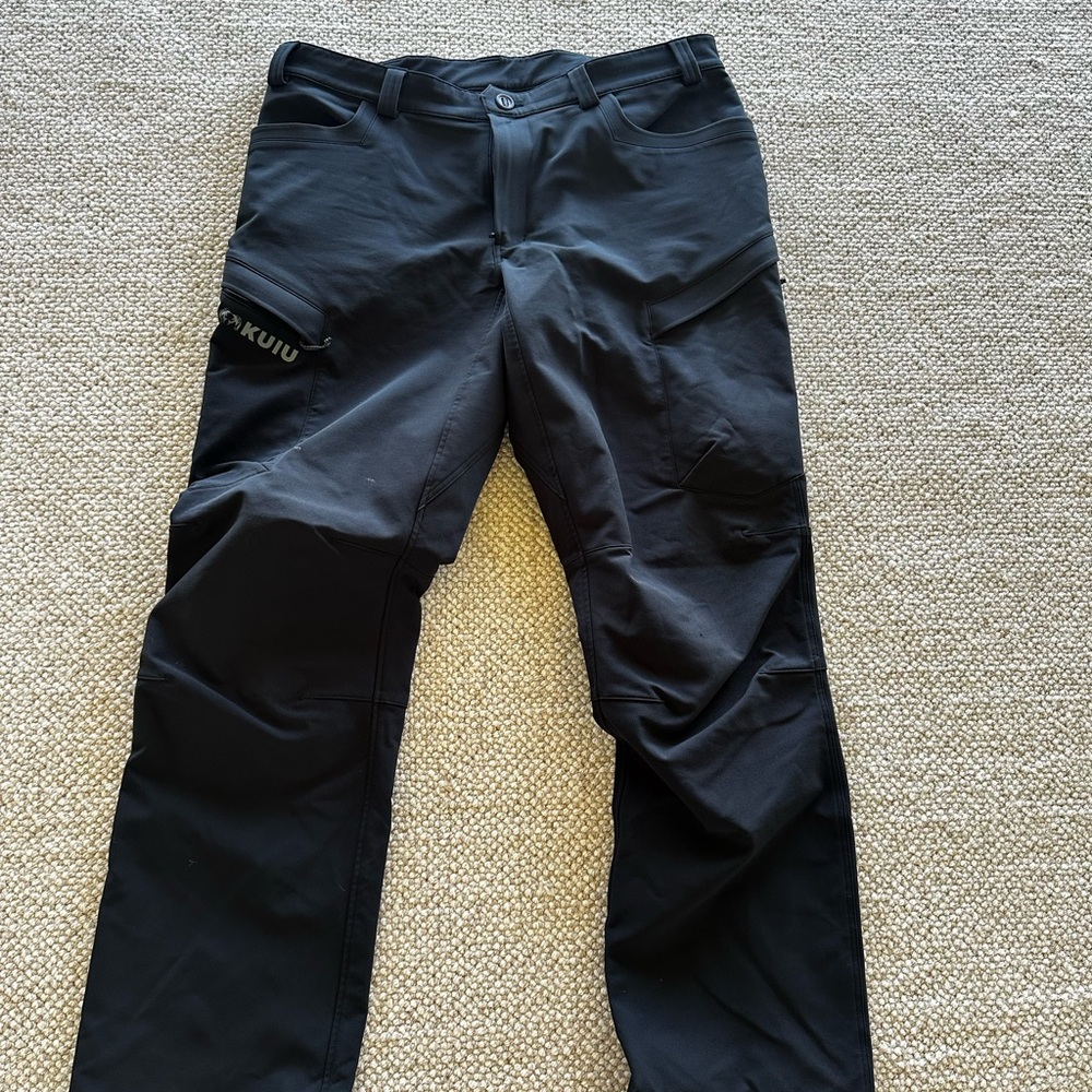 KUIU Men's Black Cargo Pants